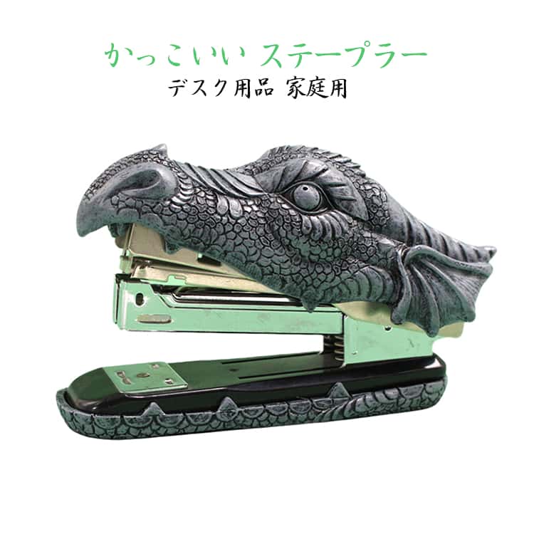 ファンタジー風のドラゴンの頭部を精密に再現。鱗や目の表情まで細かく彫刻され、クールで存在感抜群です。耐久性の高いレジン素材を使用し、重量感があり高級感のある仕上がりです。オフィスや書斎の卓上に置くだけで、ファンタジーな雰囲気を演出。ゲーム好きやファンタジー好きな方に人気です。通常のホッチキスとしての機能を備え、書類の整理やノートの綴じに便利です。 サイズ F サイズについての説明 サイズ：24/6 ステープル対応 素材 樹脂 ステンレス 色 写真色通り 備考 ●サイズ詳細等の測り方はスタッフ間で統一、徹底はしておりますが、実寸は商品によって若干の誤差(1cm～3cm )がある場合がございますので、予めご了承ください。 ●製造ロットにより、細部形状の違いや、同色でも色味に多少の誤差が生じます。 ●パッケージは改良のため予告なく仕様を変更する場合があります。 ▼商品の色は、撮影時の光や、お客様のモニターの色具合などにより、実際の商品と異なる場合がございます。あらかじめ、ご了承ください。 ▼生地の特性上、やや匂いが強く感じられるものもございます。数日のご使用や陰干しなどで気になる匂いはほとんど感じられなくなります。 ▼同じ商品でも生産時期により形やサイズ、カラーに多少の誤差が生じる場合もございます。 ▼他店舗でも在庫を共有して販売をしている為、受注後欠品となる場合もございます。予め、ご了承お願い申し上げます。 ▼出荷前に全て検品を行っておりますが、万が一商品に不具合があった場合は、お問い合わせフォームまたはメールよりご連絡頂けます様お願い申し上げます。速やかに対応致しますのでご安心ください。