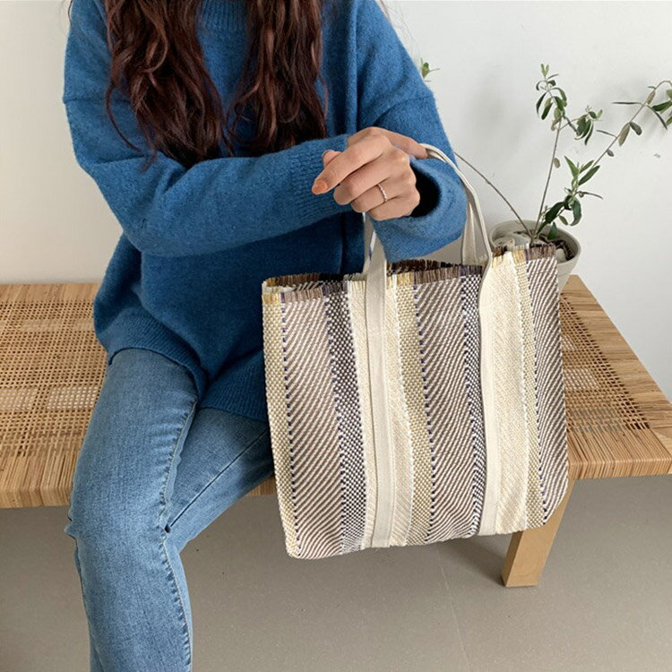 トートバッグ 大容量 リネン 麻 バッグ 大きめ ストライプ 編みバッグ ストライプ 編み 夏 おしゃれ 韓国のサムネイル
