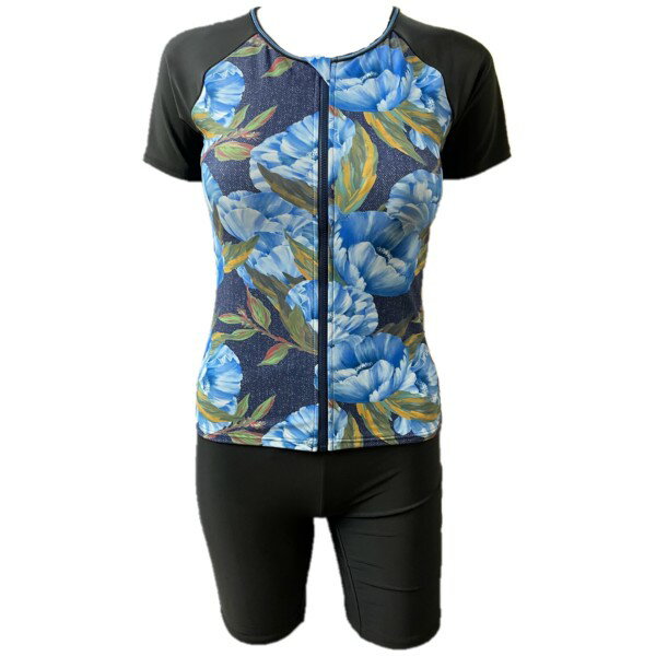 ●レディース フィットネス水着【普通サイズ ~ 大きいサイズ】 ●素材：表地 ポリエステル85% ポリウレタン15% ●柄：デニム花柄 (※総柄のため、柄の出方は1枚1枚異なります。） ●サイズ（目安）： 17号（バスト96 / ヒップ97〜105） 　　　　　　　　 19号（バスト100 / ヒップ97〜105） 　　　　　　　 21号（バスト104 / ヒップ97~105） ●カラー：BLU（ブルー） ●メーカー：小坂冨士株式会社 ※水着は衛生商品のため、返品・交換をご遠慮いただいております※ 【商品ポイント】 ★トップスとパンツ左右にめくれ防止のスナップ付き。 ★ インナーは柔らかめニット素材を使用し、着心地感をアップさせました。 ★胸パットは縫込み式になってます。 【商品説明と着用時のポイント】 ★水着は総裏地になっており、比較的収縮性は硬めです。 ★水着は、乾いた状態で少しきつめがおススメです。 ※お取り扱い上のご注意 ▲プールでの着用の際、塩素処理水の漂白作用により変色することがございますのでご注意ください。 又、お持ち帰りの際、すぐ真水ですすぎ洗いをし、よく水を切って形を整え早めに吊るしてください。干される場合、陰干しをお勧めいたします。 洗濯機や脱水機などは生地を傷めるおそれがあり使用をお勧めしておりません。ご注意ください。 ▲ウォータースライダー（スベリ台）は滑る時の摩擦熱によって生地を傷めますので必ずスライダーパンツを着用してください。 ▲色、柄によって紫外線吸収が異なり着用の際、お肌にプリント地の模様で日焼けすることがございますのでご注意ください。 ▲着用後、濡れたまま他のものと一緒にビニール袋などに入れ、密閉し長時間放置しますと色移りすることがございますのでご注意ください。その場合はすぐに洗い流してください。　