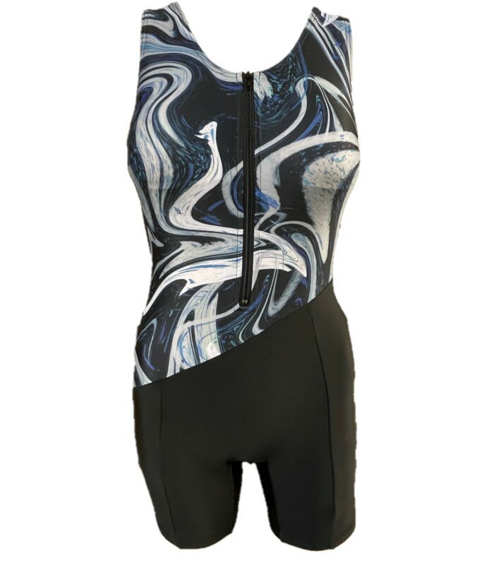 ●レディース フィットネス水着【普通サイズ ~ 大きいサイズ】●素材：表地 ポリエステル85% ポリウレタン15%●柄：ムンク（※総柄のため、柄の出方は1枚1枚異なります。）●サイズ（目安）　9号（バスト83 / ヒップ87〜95）　11号（バスト86 / ヒップ92〜100）　13号（バスト89 / ヒップ92〜100）　15号（バスト92 / ヒップ97〜105）●カラー：WHT×BLU●メーカー：小坂冨士株式会社※水着は衛生商品のため、返品・交換をご遠慮いただいております。【商品ポイント】★セパレートタイプの水着と比べてよりカラダにフィットしやすく、水の抵抗も軽減されます。★泳ぎやすく動いてもズレにくいアクティブなモデルです。★前面のインナーはパワーネットを使いカラダをよりキレイに引き締めます。★ 背面のインナーは柔らかめニット素材を使用し、着心地感をアップさせました。★胸パットは縫込み式になってます。【商品説明と着用時のポイント】★水着は総裏地になっており、比較的収縮性は硬めです。★水着は、乾いた状態で少しきつめがおススメです。※お取り扱い上のご注意▲プールでの着用の際、塩素処理水の漂白作用により変色することがございますのでご注意ください。又、お持ち帰りの際、すぐ真水ですすぎ洗いをし、よく水を切って形を整え早めに吊るしてください。干される場合、陰干しをお勧めいたします。洗濯機や脱水機などは生地を傷めるおそれがあり使用をお勧めしておりません。ご注意ください。▲ウォータースライダー（スベリ台）は滑る時の摩擦熱によって生地を傷めますので必ずスライダーパンツを着用してください。▲色、柄によって紫外線吸収が異なり着用の際、お肌にプリント地の模様で日焼けすることがございますのでご注意ください。▲着用後、濡れたまま他のものと一緒にビニール袋などに入れ、密閉し長時間放置しますと色移りすることがございますのでご注意ください。その場合はすぐに洗い流してください。　