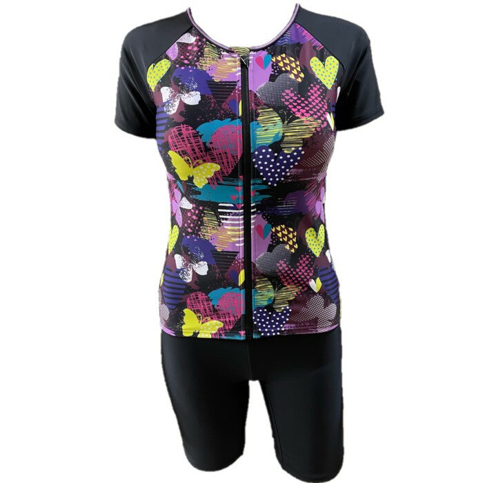 ●レディース フィットネス水着【普通サイズ ~ 大きいサイズ】 ●素材：表地 ポリエステル85% ポリウレタン15% ●柄：バタハート柄 ●サイズ（目安）： 9号（バスト83 / ヒップ87〜95） 　　　　　　　　　11号（バスト86 / ヒップ92〜100） 　　　　　　　　　13号（バスト89 / ヒップ92〜100） 　　　　　　　　　15号（バスト92 / ヒップ97〜105） 　　　　　　　　　17号（バスト96 / ヒップ97〜105） ●カラー：D.PPL（ダークパープル） ●メーカー：小坂冨士株式会社 ※水着は衛生商品のため、返品・交換をご遠慮いただいております。 【商品ポイント】 ★トップスとパンツ左右にめくれ防止のスナップ付き。 ★ インナーは柔らかめニット素材を使用し、着心地感をアップさせました。 ★胸パットは縫込み式になってます。 ※水着は衛生商品のため、返品・交換をご遠慮いただいております。 【商品説明と着用時のポイント】 ★水着は総裏地になっており、比較的収縮性は硬めです。 ★水着は、乾いた状態で少しきつめがおススメです。 ※お取り扱い上のご注意 ▲プールでの着用の際、塩素処理水の漂白作用により変色することがございますのでご注意ください。 又、お持ち帰りの際、すぐ真水ですすぎ洗いをし、よく水を切って形を整え早めに吊るしてください。干される場合、陰干しをお勧めいたします。 洗濯機や脱水機などは生地を傷めるおそれがあり使用をお勧めしておりません。ご注意ください。 ▲ウォータースライダー（スベリ台）は滑る時の摩擦熱によって生地を傷めますので必ずスライダーパンツを着用してください。 ▲色、柄によって紫外線吸収が異なり着用の際、お肌にプリント地の模様で日焼けすることがございますのでご注意ください。 ▲着用後、濡れたまま他のものと一緒にビニール袋などに入れ、密閉し長時間放置しますと色移りすることがございますのでご注意ください。その場合はすぐに洗い流してください。　