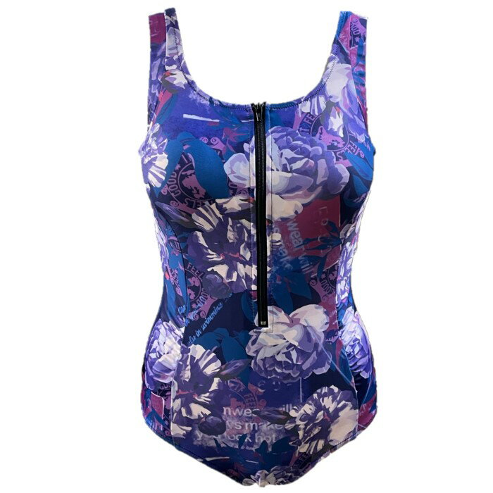 ●レディース フィットネス水着【普通サイズ ~ 大きいサイズ】 ●素材：ポリエステル85％　/　ポリウレタン15％ ●柄：スタンプ （※総柄のため、柄の出方は1枚1枚異なりますのでご注意ください。） ●サイズ（目安） 9号（バスト83 / ヒップ87〜95） 11号（バスト86 / ヒップ92〜100） 13号（バスト89 / ヒップ92〜100） 15号（バスト92 / ヒップ97〜105） 17号（バスト96 / ヒップ97〜105） ●カラー：PUR（パープル） ●メーカー：小坂冨士株式会社 ※水着は衛生商品のため、返品・交換をご遠慮いただいております。 【商品ポイント】 ★お腹部分にはシャーリングを採用。お腹周りをすっきりサポート。 ★そで美人シリーズ、アーム部分に切替しがあり、ワキを締め付けすぎず動かしやすい形状です。 ★胸元にファスナーをつけたことで、着脱がよりスムーズになります。 ★裏地にはシェイプネットを使用。程よい締め付け感でボディーメイク。 ★胸パットは縫込み式になってます。 【商品説明と着用時のポイント】 ★水着は総裏地になっており、比較的収縮性は硬めです。 ★水着は、乾いた状態で少しきつめがおススメです。 ※お取り扱い上のご注意▲プールでの着用の際、塩素処理水の漂白作用により変色することがございますのでご注意ください。又、お持ち帰りの際、すぐ真水ですすぎ洗いをし、よく水を切って形を整え早めに吊るしてください。干される場合、陰干しをお勧めいたします。洗濯機や脱水機などは生地を傷めるおそれがあり使用をお勧めしておりません。ご注意ください。▲ウォータースライダー（スベリ台）は滑る時の摩擦熱によって生地を傷めますので必ずスライダーパンツを着用してください。▲色、柄によって紫外線吸収が異なり着用の際、お肌にプリント地の模様で日焼けすることがございますのでご注意ください。▲着用後、濡れたまま他のものと一緒にビニール袋などに入れ、密閉し長時間放置しますと色移りすることがございますのでご注意ください。その場合はすぐに洗い流してください。　