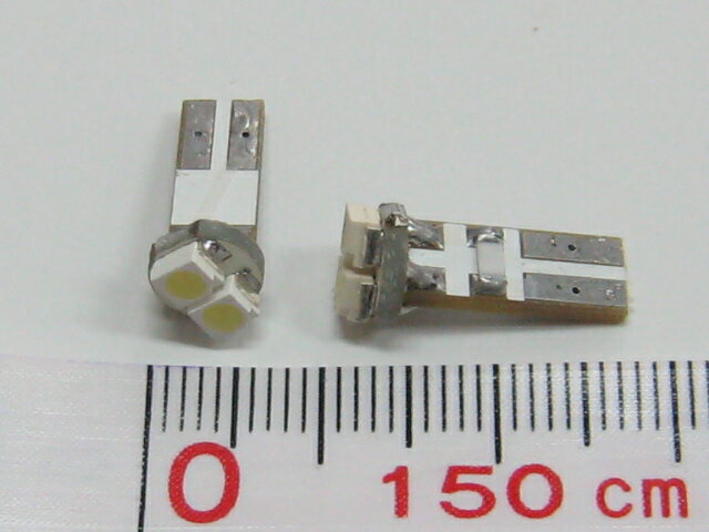 �᡼����OK T5 SMD2Ϣ�᡼�����塡��3mm��SMD��LED��2�Ļ��Ѥ��Ƥ����ΤǤ������γȻ�����⤯�����̤������礭���Ǥ���