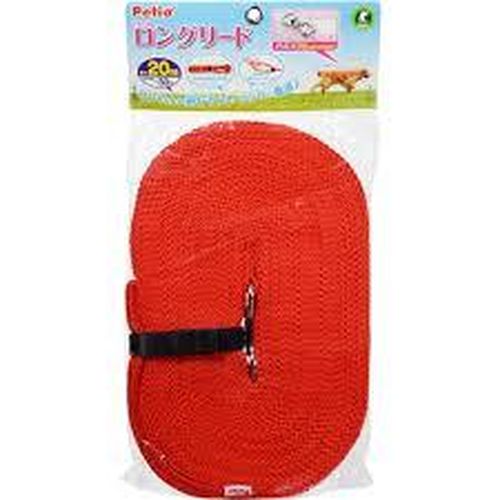 ワンちゃんの遊びやトレーニングに最適♪ ●安全性を考慮し、地面や草の色にとけこまない目立つ色(赤)です。 ●使用後の収納に便利なテープ付で手が痛くない持ち手クッション付。 ●突然のスナップ外れを防止する横スライドレバー構造のP.S.S(ペテ...