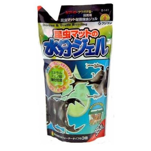 長時間乾燥を防止し、栄養を与えます。 ●昆虫マットの中にしぼり出すだけで高保水成分ジェルが水分と栄養をコントロール。 ●液体の昆虫ウォーターに比べ長期間にわたり保水力が持続し、昆虫を乾燥から守ります。 ●ミネラル、アミノ酸強化配合。 ●商品サイズ:幅115×奥行60×高さ200mm。 ●内容量:350g。 ●本商品は昆虫用品です。 ●パッケージ・内容等予告なく変更する場合がございます。予めご了承ください。