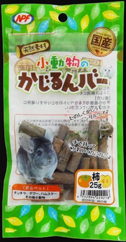 ●国産の柿の小枝。たのしくかじってデンタルケア♪手で持ってかわいくかじかじ♪ ●商品サイズ:105×15×200mm。 ●原材料:国産の柿の小枝を使用したかじり木。かじって遊ぶことで、歯の健康をサポート!ストレス解消にも♪。 ●本商品はペット用の商品です。 ●パッケージ・内容等予告なく変更する場合がございます。予めご了承ください。