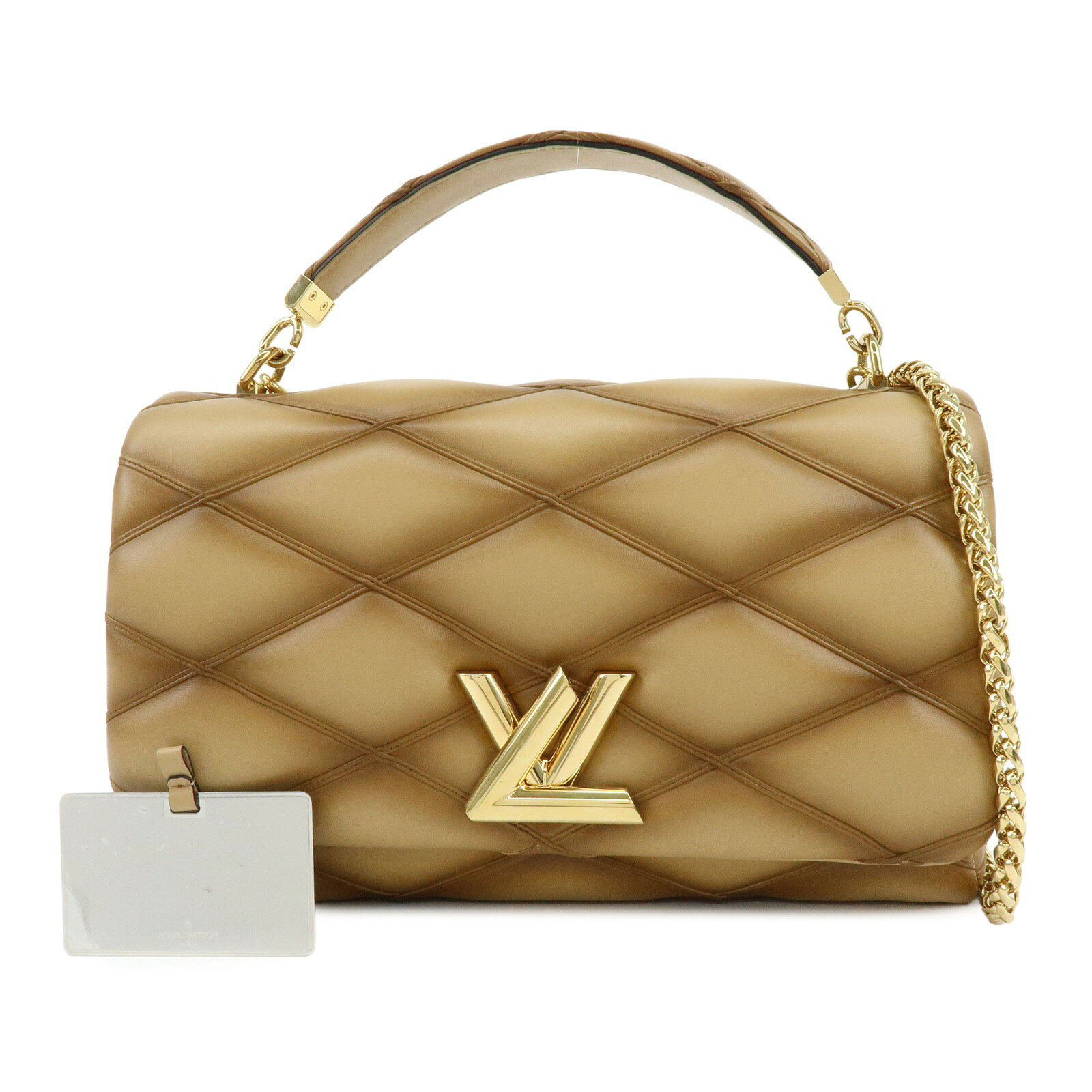 詳細情報 商品名 Louis Vuitton LV ルイヴィトン マルタ―ジュ GO-14 GM 2Wayバッグ ショルダーバッグ ハンドバッグ ラムスキン サンド M12332【中古】【美品】【送料無料】【返品可】 型番 M12332 シリアル ICチップ カラー サンド サイズ W：30cm(11.81") H：17cm(6.69") D：10cm(3.94") 【総重量】 1.26 kg ※実測値となります。多少の誤差はご容赦ください。 素材 ラムスキン 仕様 【外側】: -, 【内側】: ファスナーポケット×1 付属品 チェーンストラップ, ミラー 参考定価 - 商品ランク 【A】 ランク表はこちら 状態 ----------------------------------------■外側 (傷・擦れ) キズ(汚れ・変色) -(匂い) -(その他) - ----------------------------------------■内側 (傷・擦れ) 擦れ(汚れ・変色) -(匂い) -(その他) - 管理番号 40566-5 注意事項 ■店頭商品及び他ECサイトと在庫を共有しているため、ご注文のタイミングによっては商品をご用意できない場合がございます。■お使いの端末やディスプレイの種類により実際の色合いと異なって見える場合がございます。 LVの全アイテムをCHECK バッグの全アイテムをCHECKLouis Vuitton LV ルイヴィトン マルタ―ジュ GO-14 GM 2Wayバッグ ショルダーバッグ ハンドバッグ ラムスキン サンド M12332【中古】【美品】【送料無料】【返品可】