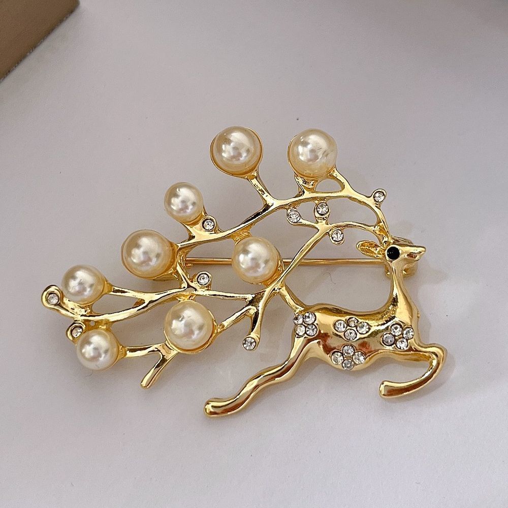 ピンブローチ レディース アクセサリー 鹿 シカ トナカイ 動物 キラキラ ラインストーン パール風 ビジ..