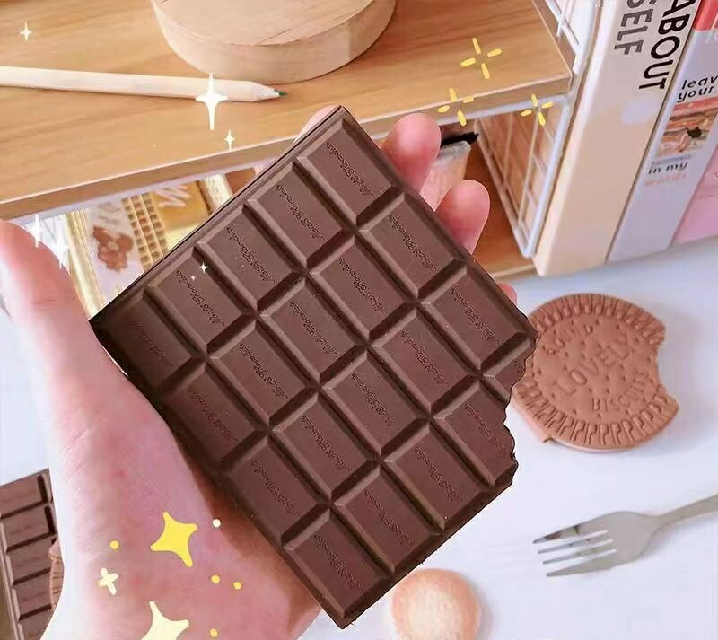 送料無料 メモ帳 メモパッド メモ付箋 チョコの香り付き 80枚 ふせん 文具 文房具 メモ用紙 ポータブルメモ ミニサイズ 無地 チョコレート型 ビスケット型 チョコ型 英字入り ロゴ入り おしゃれ かわいい 雑貨 小物 事務用品 学用品 茶 ベージュ 白