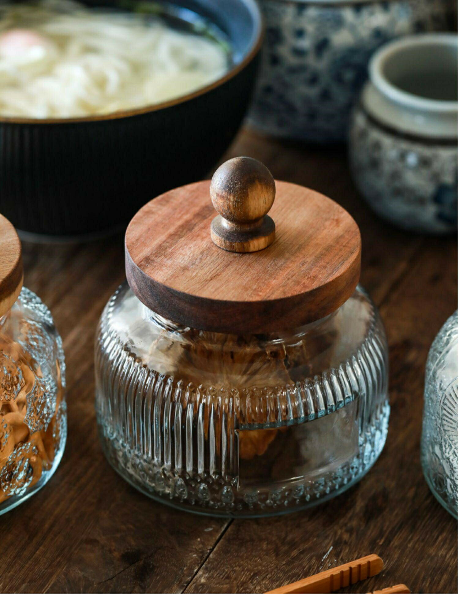木製蓋付 ガラス キャニスター 700ml 新品 ガラスジャー 天然木 コーヒー豆入れ 丸形 珈琲キャニスター フローラガラス 海棠花 モール 透明 保存容器 密閉 梅酒びん ガラス 果実酒容器 密封ビン 茶筒 茶入 お菓子 茶葉 香料 漬物器 漬物 防湿保存