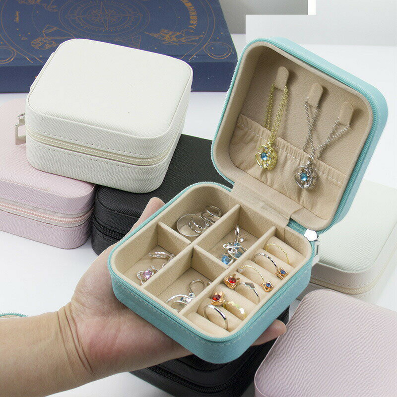 送料無料 アクセサリーケース ジュエリーボックス コンパクト 小さい 持ち運び 旅行 携帯 指輪収納 ネックレス収納 小物入れ おしゃれ かわいい シンプル 無地 レザー調 ピンク ホワイト ブラック 白 黒