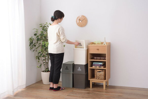 商品情報材質ポリプロピレン機能スタッキング可　容量：30L原産地日本梱包AサイズW48.0xD59.0xH88.0商品重量1.6kgスタッキングペール30L　スリム（3色展開） 屋外屋内両方でお使いいただけるおしゃれなスタッキングダストボックス 5