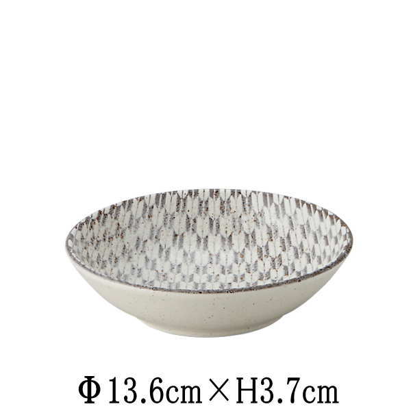 【サイズ】Φ13.6cm×H3.7cm 【カラー】画像参照　※撮影時の光の加減、モニターの加減により画像と実物の色合いや濃淡が変わります。予めご容赦くださいませ。 【素材】磁器 【生産国】日本産、国内産 【取り扱い】電子レンジ○、食洗器○、直火×、オーブン× 【用途】サラダボウル、デザートボウル、煮込み料理、煮物鉢、煮物碗