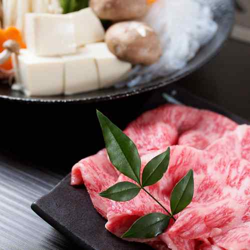 近江牛 徳志満 すき焼き しゃぶしゃぶ ステーキ ロース セット 500g 150g 4枚 計1.1kg ギフト 熨斗 滋賀県産 黒毛和牛 お取り寄せ グルメ 御祝 内祝 敬老の日 お歳暮 ddiissmm-10039917 DISM & Co. サンプル画像3