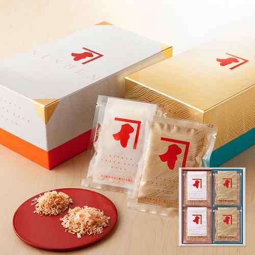 ◆◇ 東京・日本橋「にんべん」謹製 ◇◆本枯鰹節 フレッシュパック ゴールド詰合せ★ 匠の技が光る、至高の逸品 ★一本釣りの厳選カツオを、時間をかけてじっくり熟成させた「本枯鰹節」を使用。熟練の職人が一本一本丁寧に血合い部分を取り除いた、こだわりのかつお節です。◎ 香り高く、美しい仕上がり ◎当社独自のハイソフト製法で削り上げた、ふわっと軽い口当たり。鰹節本来の豊かな香りと奥深い旨味はもちろん、血合い抜きによる澄んだ美しい色合いが、お料理を一層引き立てます。開けたての風味を閉じ込めたフレッシュパックで、いつでも最高の味わいを。● 大切な方への贈り物にも最適 ●ご家庭での贅沢な食卓に、またお世話になった方への感謝を込めた上品なギフトとして。日本の伝統と技が息づく「にんべん」の本枯鰹節詰合せを、ぜひご賞味ください。 DISM & Co. VISUAL GALLERY 鮮度の良い一本釣りのカツオを、原料から時間をかけてじっくり熟成させて仕上げた本枯鰹節を使用し、血合い部分を一本一本丁寧に取り除き、当社独自のハイソフト製法で削りました。 かつお節本来の香りとうま味の素晴らしさはもちろん、血合いを取り除くことにより、目でも味わいを楽しむと言われる日本料理を、より一層引き立てる美しさが特長です。■配送不可地域：離島は配送不可■温度帯：常温■アレルゲン表示：（義務8品目）無■アレルゲン表示：（推奨20品目）無■賞味期限：製造日より常温で540日(最低保証：お届け先様へ賞味期限の1/3日以上確保できた状態でお届け)■規格：糸削り血合い抜き2.5g×10、ソフト削り血合い抜き2.5g×10■サイズ(mm)：270×235×105■ギフト対応：・ギフト包装：×・二重包装：×・熨斗対応：〇・のし表書き：〇・のし名入れ：〇■発送の目安：ご注文後（決済確認後）、5営業日以内の発送予定。パチンコ等のアミューズメント施設での使用NG