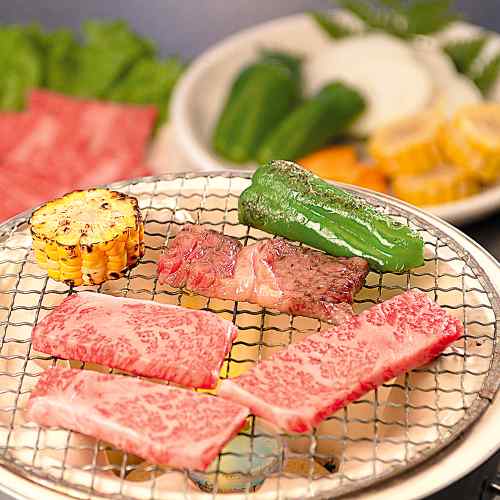 最高級 神戸牛 焼肉セット 550g 肩ロース モモ バラ 食べ比べ 兵庫県産 神戸ビーフ 黒毛和牛 国産 和牛 焼き肉 焼肉用 BBQ バーベキュー お取り寄せ グルメ ギフト 贈答 贈り物 お祝い 内祝い 御礼 のし対応 熨斗 ddiissmm-10041808 DISM & Co. サンプル画像2