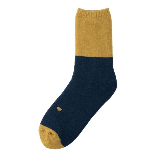 【つま先から履き口までしっかり裏起毛の冬用ソックス。】【履いた瞬間から一般的な靴下との違いが分かる温かさ。】【暖房器具の使用を減らし、電気代の節約にもなります。】●一般的な靴下よりも5.0℃あたたかい！保温性に優れた冬用ソックス。●内側は全面裏起毛なので、履いた時のひんやり感がなく、まるで毛布に包まれるような温かさの冬用ソックスです。●履いた瞬間から一般的な靴下との違いが分かるほどの温かさです。●糸の中に多くの空気を含むように加工されたアクリルバルキー糸を使用しており、冷気から足元を守ってつま先まで保温することができます。●足元の暖房器具の使用を減らすことで、電気代の節約にもなります。●東洋医学で重要とされる「大衝(たいしょう)」のツボ位置にワンポイントデザイン(ハート型ワンポイント)が配置されています。●気づいた時にツボを軽く押すことで、自律神経の乱れを整え、リラックス効果をもたらすことができます。●本体素材には抗ピリング加工が施されているので、洗濯を繰り返しても毛玉ができにくくなっています。●ルームウェアとも合わせやすい落ち着いた色味と、シンプルなデザインになっています。 ●こちらのシリーズのレディース用は、ピンク×ダークベージュ、ダークレッド×グレー、ブラウン×ベージュ、イエロー×ネイビーの4種類ございます。 色 ?イエロー/ネイビー サイズ ?レディース メーカー ?シービージャパン 素材 ?アクリル, ポリウレタン, ポリエステル 商品重量 ?70 グラム 製品サイズ ?21.5 x 19.5 x 2 cm; 70 g 梱包重量 ?0.1 キログラム 電池使用 ?いいえ ■商品サイズ 足底21.5×丈19.5cm ■目安サイズ 23?25cm ■商品重量 70g ■材質 アクリル、ポリエステル、ポリウレタン ■原産国 中国