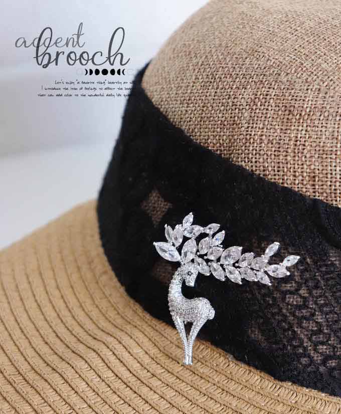 乐天商城 - DEAE きらきら鹿ブローチ/差し色/北欧/煌めくブローチ/かわいいブローチ/銀/シルバー/シカ/鹿/アクセント/ビジュー/動物/上品/フォーマル/