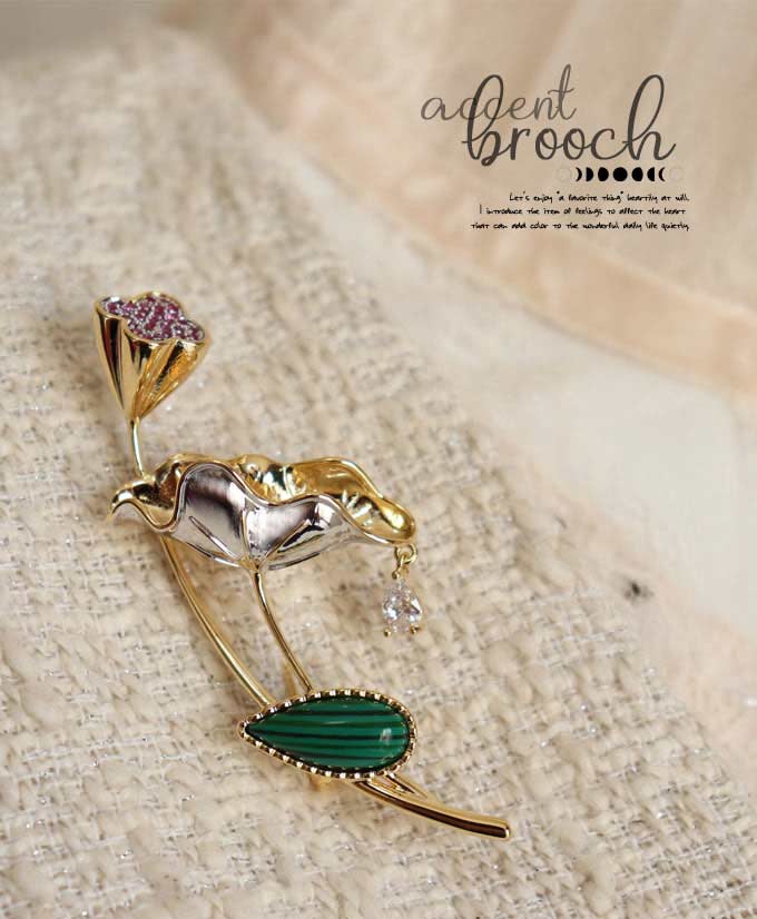 乐天商城 - DEAE 蓮の花と雫ビジューのブローチ/北欧/蓮の花/上品/フォーマル/ロータス/卒業式/入学式/卒園式/入園式/発表会/コサージュ