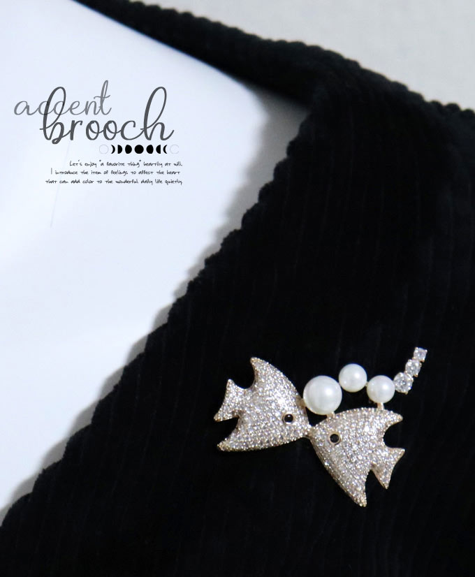 乐天商城 - DEAE パールとお魚ブローチ/差し色/北欧/煌めくブローチ/かわいいブローチ/金/ゴールド/おさかな/熱帯魚/アクセント/ビジュー/いきものブローチ/動物ブローチ/パール/上品/フォーマル/