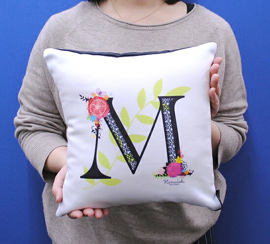 Rakuten - 【マラソンクーポン】 クッション 30cm×30cm 《Hanadokiイニシャルシリーズ　ミニクッション》 プリント アルファベット おはな お花 フラワー 綿 サテン おしゃれ かわいい ギフト プレゼント ディアカーズ