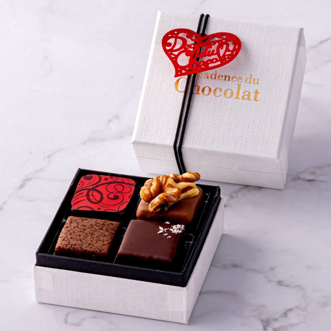 ボンボンショコラ(4個入り)クリスマス Xmas 冬ギフト お歳暮 プレゼント 高級チョコレート ギフト 高級ショコラ 贈り物 チョコレート おしゃれ ボンボン バレンタイン ホワイトデー チョコレート高級 デカダンスドュショコラ decadence du chocolat 麻布 白金 茗荷谷