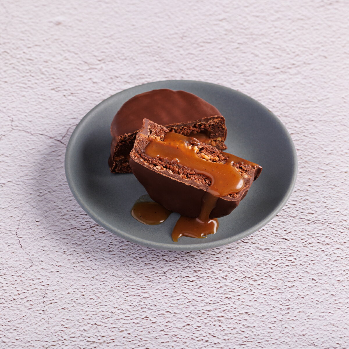 【冷凍配送】生チョコダックワーズサンド（6個入り）母の日 お菓子 おすすめ ギフト おしゃれ チョコレート 高級 お祝い 春ギフト 就職 入学 冷凍スイーツ デカダンス ダックワーズ ショコラティエ お菓子 高級ギフト チョコレート 人気 プレゼント 手土産 贈り物 デカダンス