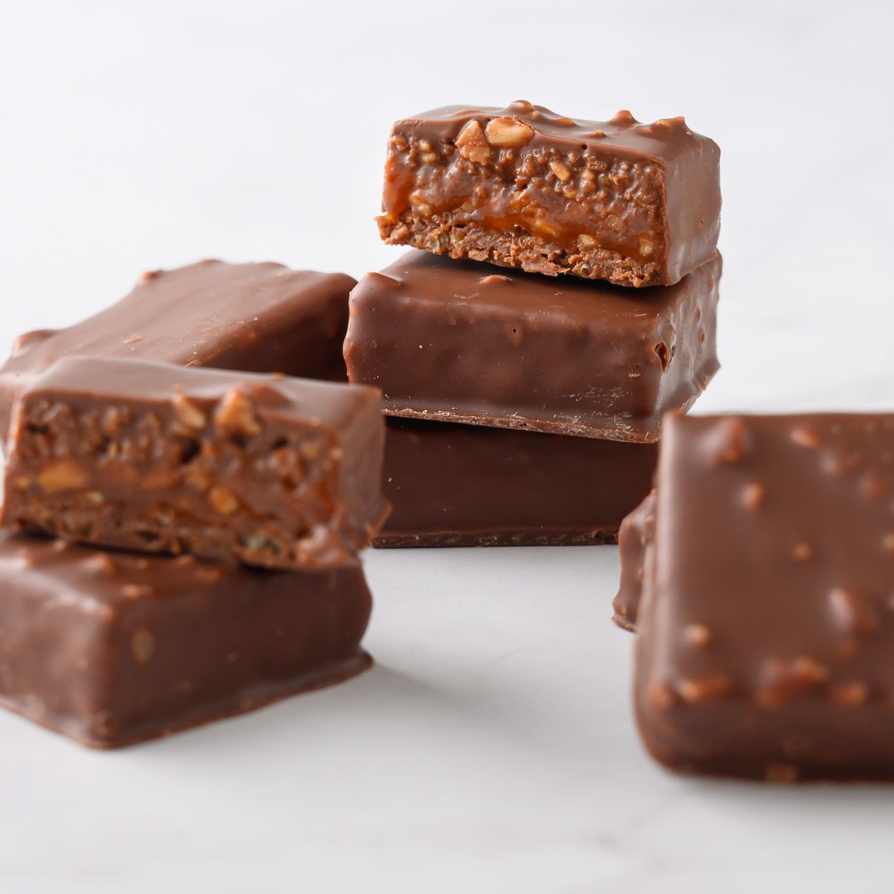 クランチーチョコ6個入り バレンタイン お菓子 クランチチョコ ナッツチョコ クランチ ギフト 贈り物 高級 チョコレート ご褒美チョコ おしゃれ スイーツ お酒に合うチョコレート 記念日 人気 プレゼント 手土産 大人チョコ デカダンス 白金 西麻布 decadence du chocolat