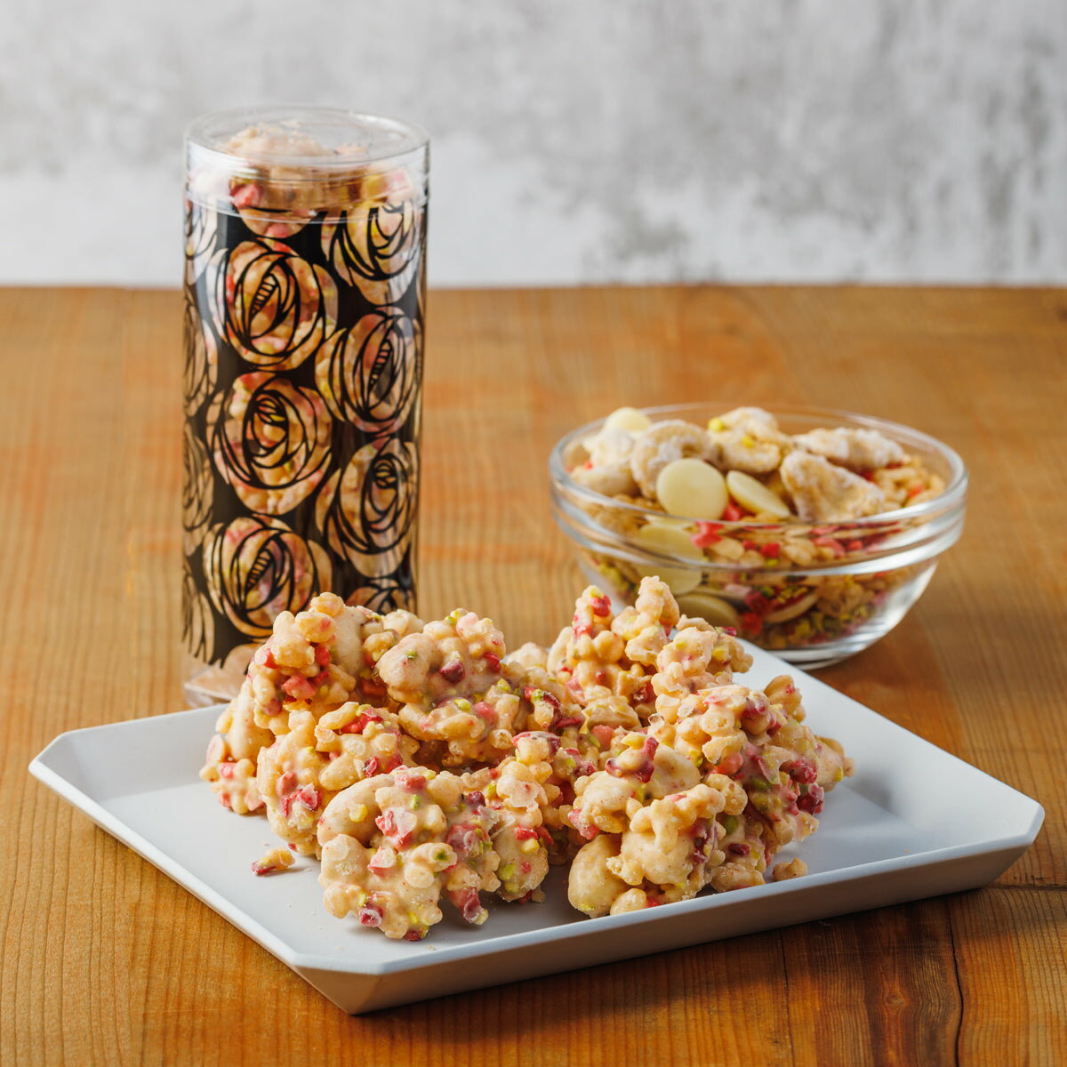 ロッシェブランシュ Xmas クリスマス お歳暮 お菓子 冬ギフト キャラメリゼ ナッツ ピスタチオ ホワイトチョコレート ご褒美スイーツ 高級チョコレート おしゃれ バレンタイン ホワイトデー プレゼント 高リピート率 贈り物 茗荷谷 白金 西麻布 decadence du chocolat