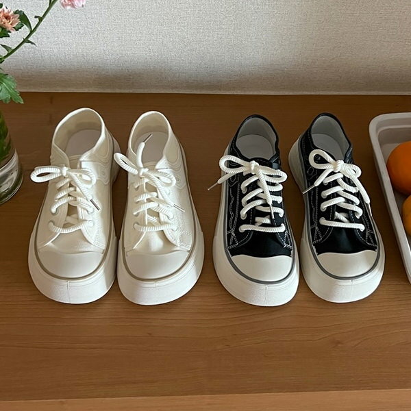 Rakuten - スニーカー キャンバス キャップトゥ 靴紐 レディース ローヒール 黒 ブラック アイボリー 歩きやすい 痛くない カジュアル スリッポン 安い 靴 婦人靴 韓国