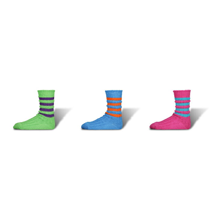 decka® Quality socks 技術的に難しいローゲージソックスのストライプを綺麗に表現することは難しいとされているが、特殊な技法を用いることで綺麗なストライプに編み立てた。 注意事項 ・モニターの発色により、実物と異なる場合がご...