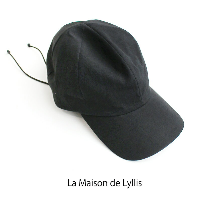メーカー希望小売価格はメーカー商品タグに基づいて掲載しています[ La Maison de Lyllis ラメゾンドリリス ] SKY CAP スカイキャップ 2241008 [ La Maison de Lyllis ラメゾンドリリス ] &quot;内面の美しい誇り高き女性&quot; という花言葉を持つアマリリスから連想されるような 女性のための帽子ブランド。 帽子が人を選ぶのではなく、ワンサイズ展開でありながら 人を選ばない好きなスタイルを好きに選ぶことができる自由。 自分の個性を最大限に表現できるアイコンとなる被って 心地よいフィット感が出るような帽子をご提案いたします。 Info スタイリングに取り入れやすい、スポーティすぎないシルエットを追求したCAP。 後ろのアジャスター部分が紐とシリコンパーツで調整が可能なタイプ。 一般的なユニセックスなCAPよりもクラウン部分が小ぶりなボリューム感のためすっきりとしたバランスで被ることができます。 高密度に織られたコットンヘンプファブリックは清涼感があり、触っていて気持ちよいほどのドライタッチ。 裏地まで共生地で仕上げられているため熱が篭らず快適な被り心地。 MADE IN JAPAN Fablic 本体：コットン80% , ヘンプ20% コード：ポリエステル100% Size(平置き：約) サイズ 高さ つば コード 55cm-58cm 18cm 7cm 30cm ※サイズに関しては商品により1〜2cmの誤差が発生する場合がありますので、予めご了承ください。 Attention 掲載写真はパソコンのモニターによって実物と色味が異なる場合がございます。 商品は実店舗での販売もしておりますので、タイムラグにより在庫数のずれが生じる場合がございます。 万が一品切れの場合は誠に申し訳ございませんが、何卒、ご容赦の程お願い申し上げます。