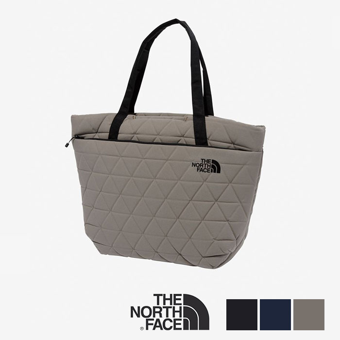 メーカー希望小売価格はメーカーサイトに基づいて掲載しています[ The North Face　（ザ・ノースフェイス） ] Geoface Tote　ジオフェイストート　NM32352 [ The North Face　/　ザ・ノースフェイス ] 1968年にサンフランシスコで産声を上げたTHE NORTH FACEは、当初小さなメーカーでしたが、まもなく発売したスリーピングバッグにより高い信頼を獲得するようになります。高品質なだけでなく、最低何度の気温まで快適に使用できるかという「最低温度規格表示」を明記したことが反響を呼びました 「人類は地球のために成功するようにデザインされている」 自然と宇宙の関わり方が直視されている今、 "デザインサイエンス"の概念に触れていただくために"DO MORE WITH LESS"展は開催されました。 次の世代に正しい自然との関わり方、 人との関わり方、ものを大事にする気持ちを伝えて行くこと。それがTHE NORTH FACEのミッションです。 Info 電子機器やその周辺アクセサリーの収納に便利な、クッション性のあるトートバッグです。サイズ感は、ノート型PC13インチが簡易的に収まる15L容量。フロントにはファスナー付きポケット、背面にはオープンポケットを配置。本体内部にはタブレットを収納できるスリーブポケットと、本体上部にはスマートフォンも収納できるポケットがあり、デイリーユースでもビジネスシーンでも使いやすい収納性を備えています。手持ちにも肩掛けにもちょうどいい長さのストラップは、荷物の量やスタイルに合わせて使用できます。 MADE IN VIETNAM Fablic 80Dポリエステルジオエンボス Function クッション性のあるメインコンパートメント／タブレット収納可能なスリーブ／ファスナー付きポケット／スマートフォンの収納に最適なポケット／ノート型PC13インチを簡易的に収納できるサイズ Size(平置き：約) H30.5×W27×D12cm 15L 【WEIGHT】 約330g ※サイズに関しては商品により1〜2cmの誤差が発生する場合がありますので、予めご了承ください。 Attention ※掲載写真はパソコンのモニターによって実物と色味が異なる場合がございます。 ※商品は実店舗での販売もしておりますので、タイムラグにより在庫数のずれが生じる場合がございます。 万が一品切れの場合は誠に申し訳ございませんが、何卒、ご容赦の程お願い申し上げます。 Coordinate