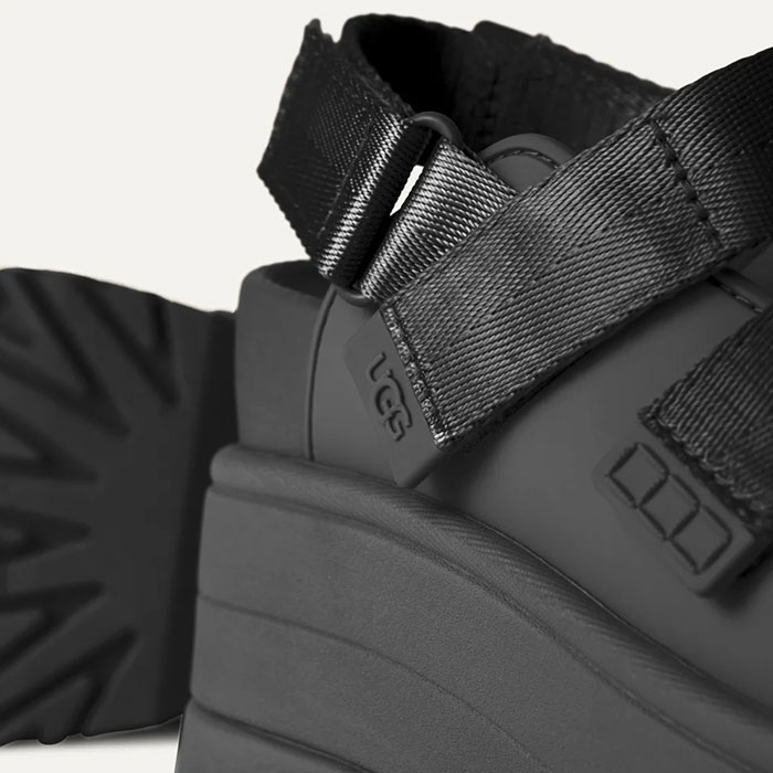 【国内正規販売店】UGG　アグ　GoldenRise　ゴールデンライズ　1167431【BLACK(BLK)】【ストリート　フェス　スライド　スリングバック　ラップサンダル　スタイルアップ　3WAY　旅行　厚底】◆4 3