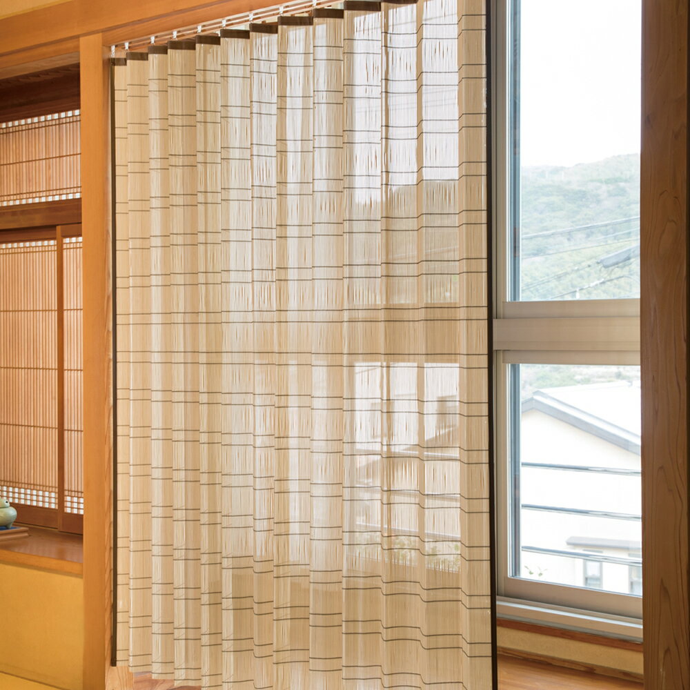 お使いのカーテンレールにかけて使える竹製カーテンです。強い日差しを美しい天然竹が柔らかい日差しに変え、涼感を演出します。サイズ約幅200×長さ170cm個装サイズ：9×15×173cm重量約3.0kg個装重量：4200g素材・材質本体:竹ヒゴ、編み糸:レーヨン付属品S字フック×14+予備1、取扱説明書製造国日本涼感溢れる竹製カーテン!!お使いのカーテンレールにかけて使える竹製カーテンです。強い日差しを美しい天然竹が柔らかい日差しに変え、涼感を演出します。fk094igrjs