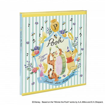 子どもの写真を貼るのに最適な白フリー台紙です。表紙は明るくにぎやかなかわいいデザインです。補給台紙:補充用替台紙は別途販売のアフ-LFR-10、アフ-LFR-15をご使用くださいサイズ約タテ335×ヨコ325×背巾20mm個装サイズ：36×33.4×2.8cm重量約950g個装重量：930g素材・材質表紙:印刷ポリプロピレン貼仕様台紙:Lサイズ・白フリー台紙(貼付有効サイズ:約タテ315×ヨコ270mm)(C)Disney付属品オリジナルタイトルカード1枚透明カバー生産国日本おすすめ