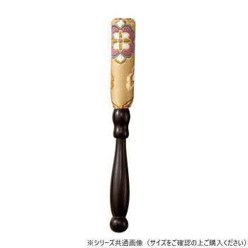 華やかな和柄の「りん棒」です。サイズ16×16×152mm個装サイズ：30.0×20.0×15.0cm重量22g個装重量：650g素材・材質本体:唐木生地:ポリエステル・レーヨン生産国日本華やかな和柄の「りん棒」