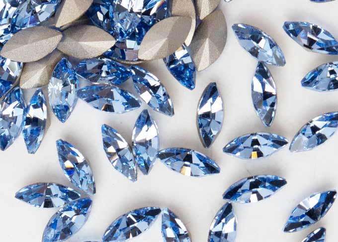 プレシオサ ファンシーストーン ナベット型 ライトサファイア