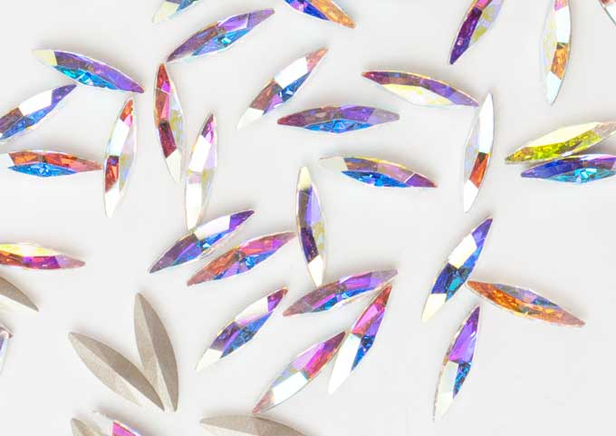 プレシオサ ファンシーストーン スリムナベット型 クリスタルオーロラ 11×3mm (1粒入り)