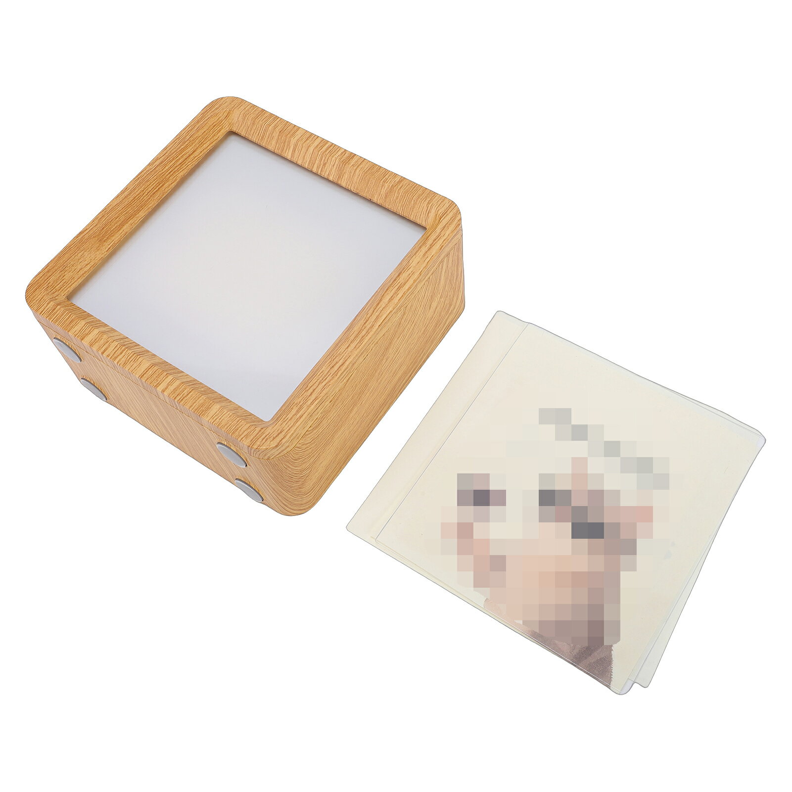 Product Features 【隠しボタン＆精巧なデザイン】 ボタンは隠し式で、デザイン性と操作性を両立。質感が向上し、ユーザー体験をさらに高めます。 【彫刻ボタンで操作しやすい】 耐久性と精密感を兼ね備えた彫刻ボタンを採用。操作しやすく、人間工学に基づいた設計で快適です。 【高質感の木目デザイン】 自然な木目模様が美しく、シンプルで洗練されたインテリアにもマッチ。視覚的にもリラックス効果を演出します。 【内蔵ホワイトノイズ機能】 睡眠やリラックスに最適なホワイトノイズ音源を内蔵。快眠サポートや集中力向上に役立ちます。 【Bluetooth接続で便利】 Bluetooth 5.3対応、A2DP/AVRCP/Handsfree対応。最大10メートルまでワイヤレス接続可能で、スマホやPCと簡単に接続できます。 【高音質＆長時間再生】 50mmスピーカー搭載、3W出力、周波数150Hz～20kHz、S/N比75dB、低歪0.5%。内蔵1500mAhバッテリーで、充電3～4時間で最大10～24時間使用可能。