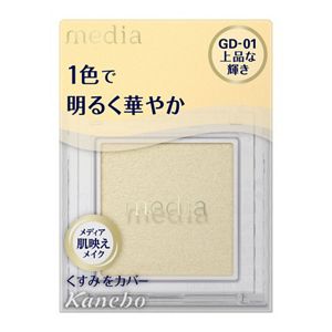 さっと1色で、目元を明るく華やかな印象に仕上げる単色アイシャドウです。 透明感のある発色と上品なツヤで、まぶたのくすみを自然にカバー。 普段のメイクはもちろん、ちょっとしたお出かけにも手軽にお使いいただけます。 【商品名】 メディア ブライトアップアイシャドウ GD-01 【カラー】 GD-01（イエローゴールド） 【内容量】 1.3g 【使用方法】 適量をまぶたになじませてください。 【成分】 マイカ、タルク、合成フルオロフロゴパイト、イソノナン酸イソトリデシル、ジフェニルシロキシフェニルトリメチコン、ワセリン、ミリスチン酸Mg、リンゴ酸ジイソステアリル、メチコン、ジメチコン、ミリスチン酸亜鉛、イソステアリン酸ソルビタン、スクワラン、ステアリン酸亜鉛、ステアリン酸、乳酸オクチルドデシル、ミリスチン酸、水溶性コラーゲン、メチルパラベン、エチルパラベン、デヒドロ酢酸Na、（＋／－）グンジョウ、コンジョウ、シリカ、ステアロイルグルタミン酸2Na、酸化チタン、酸化鉄、水酸化Al、酸化スズ、ホウケイ酸（Ca／Al） 【使用上の注意】 ・傷、はれもの、湿疹など、異常のある部分には使用しないでください。 ・お肌に異常が生じていないか、よく注意して使用してください。 ・使用中または使用後に、赤み、はれ、かゆみ、刺激、色抜けや黒ずみなどの異常が現れた場合は使用を中止し、皮膚科医へご相談ください。 ・目に入らないよう注意し、入った場合はすぐに十分洗い流してください。 ・お子様や認知症の方などの誤食を防ぐため、保管場所にご注意ください。 【原産国】 日本 【商品区分】 化粧品 【メーカー】 株式会社カネボウ化粧品 【JANコード】 4973167286647 ※本商品はメーカー製造終了品です。在庫がなくなり次第、販売終了となります。 ※商品の改良などにより、成分や表示内容が変更される場合があります。ご使用の際は、お届けした商品の表示をご確認ください。カネボウ メディア ブライトアップ アイシャドウ GD-01 1.3g さっとひと塗りで、明るく華やかな目元に。 透明感のある発色と上品なツヤを演出する イエローゴールドアイシャドウ。