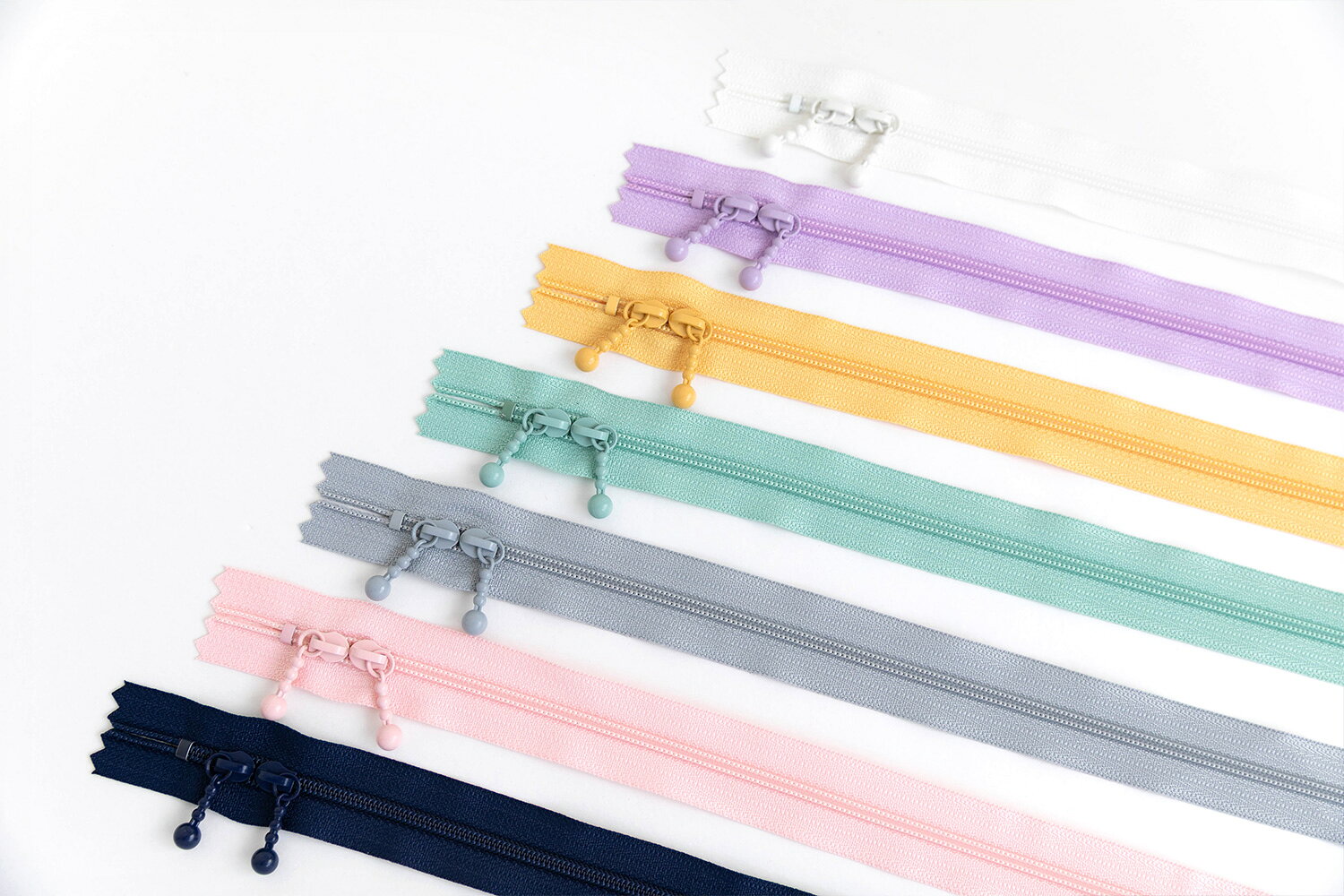 両開きコイルファスナー（玉付き） 50cm YKKファスナー 【メール便対応】 白 ベー...