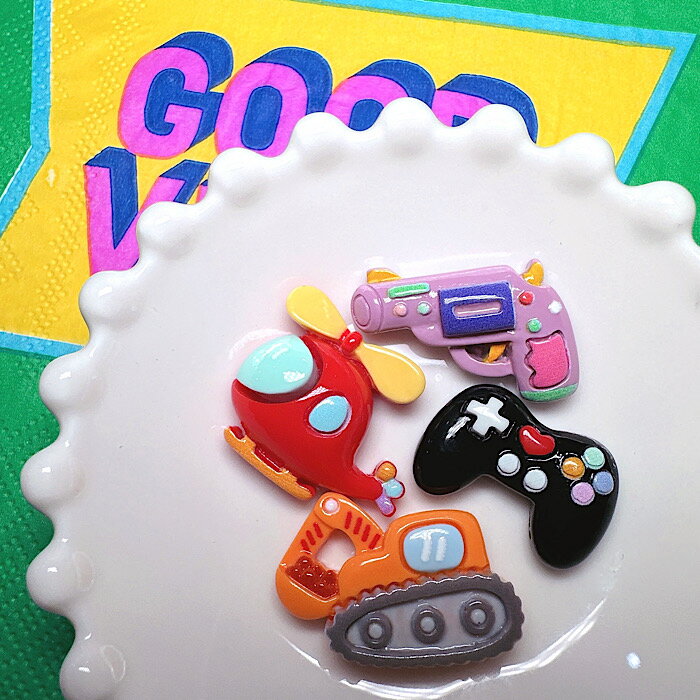 【B963】男の子におすすめパーツ　デコパーツ カボション　乗り物パーツ　ピストル　コントローラー　..