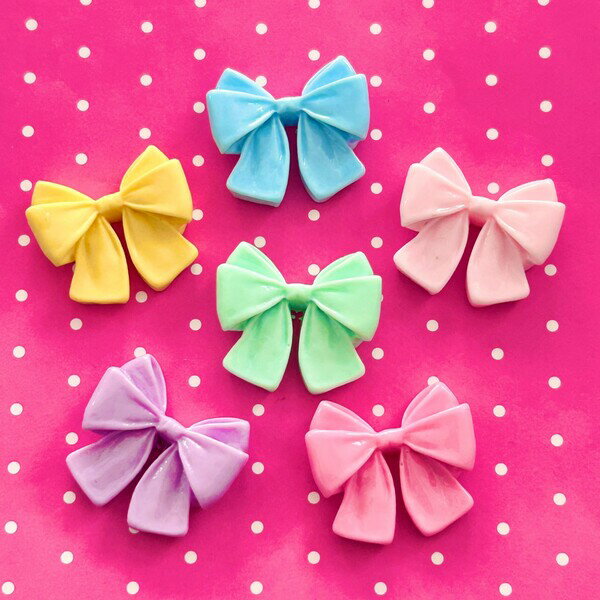 サイズ：縦約26mm 横約29mm 写真をご参照ください。 カラー：ピンク、ライトピンク、パープル、ライトブルー、ミントグリーン、イエロー 注意事項： モニターの環境や撮影時の天候の違いにより、実際の色と異なる場合がございます。 ひとつひとつ手作業での生産により発生する、傷、バリなどがある場合がございます。 内容量がgの場合につきましては、家庭用計量器を使用しておりますので、多少の誤差がございます。 ニッケルフリーの記載がある商品であっても、症状の発生には個人差がございます。あらかじめご了承ください。 ロットによる色味の違い、一部の仕様変更など違いが生じることがございます。予めご了承ください。 酷いものは梱包・検品の際に取り除きますが、上記をご理解の上ご購入の程よろしくお願いいたします。 Decoparty デコパーティ デコパ ビーズ アクセサリーパーツ ハンドメイド資材 パーツ デコパーツ DIY ハンドメイド ハンドメイド用 アクセサリー資材 素材 部品 材料 資材 キッズアクセサリー