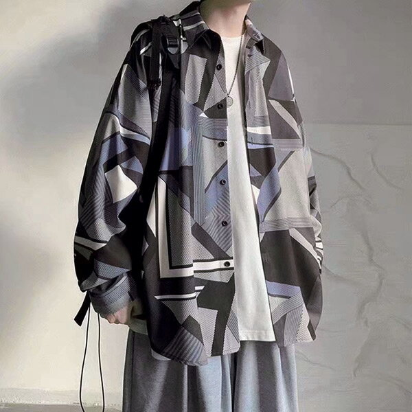 商品詳細 商品説明 ランダムなジオメトリックデザインが目を引く長袖シャツ。 ブルートーンの配色がレトロモダンなニュアンスを与えてくれます。 生地は柔らかくさらりとした風合いのポリエステル素材を使用。 アウターやニットのINに着てもアクセント...