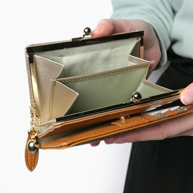 【ノベルティ付＆無料ラッピング】ナチュラルビューティー がま口二つ折り財布 アテナレザー コンパクト財布 ゴールド オリーブ ステッチ レディース 婦人 牛革 本革NATURAL BEAUTY 70231 プレゼント ギフト 誕生日 記念日 母の日 最強開運日 一粒万倍日 天赦日