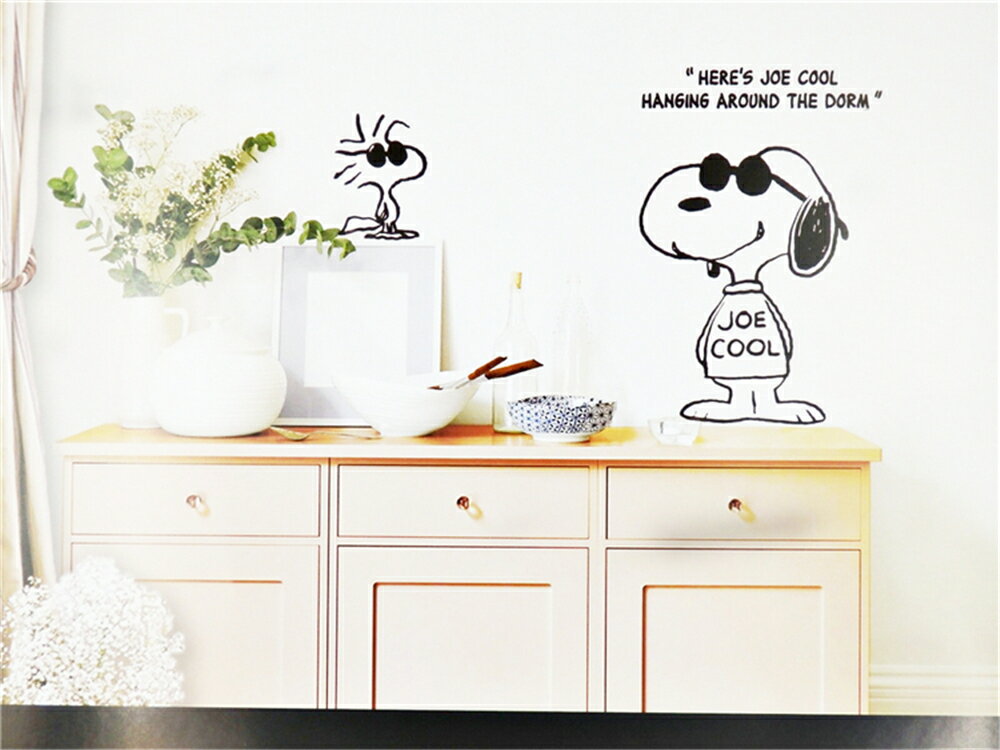 【送料無料】スヌーピーとウッドストック JOE COOL ピーナッツ PEANUTS SNOOPY&FRIENDS 貼って剥がせる ウォールステッカー PVC 壁紙 大判サイズ H580*W300mm PWD21