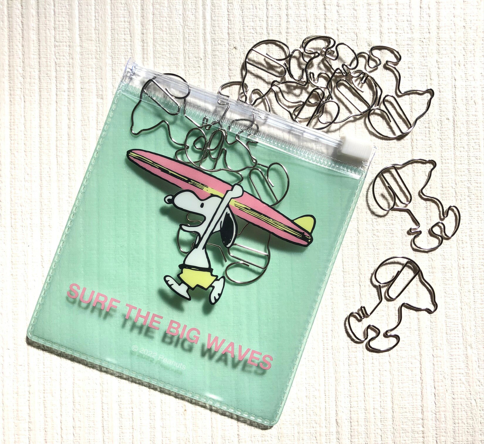 【送料無料】スヌーピー ピーナッツ PEANUTS SNOOPY　ZIPバッグ付き　シェイプクリップ　10個入　サーフ H100*W89mm PMN12のサムネイル