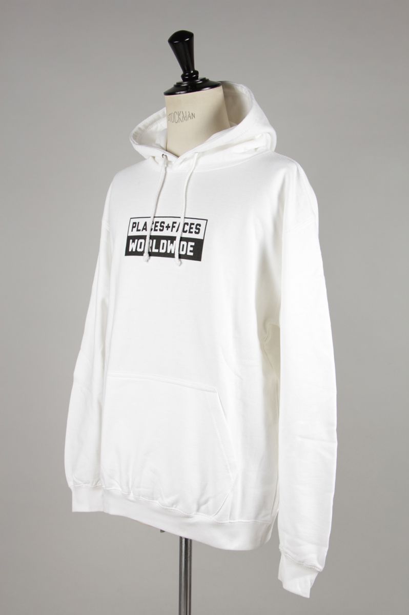 【50%OFF】WORLDWIDE HOODIE/WHITE PLACES+FACES(プレイシズ・プラス・フェイシズ)