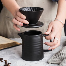 コーヒーサーバー コーヒードリッパーセット 陶器製 アメリカンポアオーバーコーヒーセット コーヒー ドリッパー 2-4カップホームフィルターコーヒーメーカー コーヒーセット コーヒー用品 (ブラック)